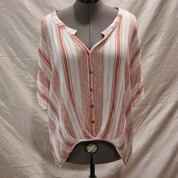 NWOT Button Up Twist Gathering Plus Size Top - Picture 1 of 7